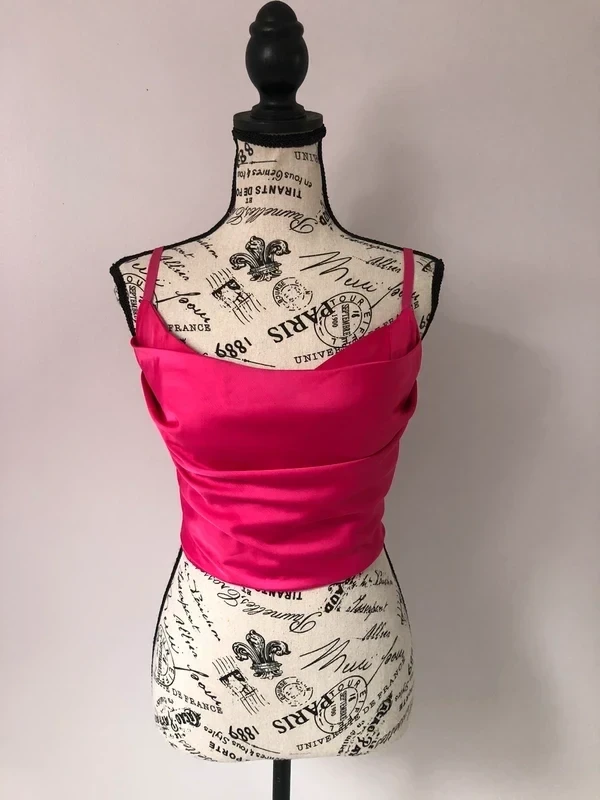 🌸 Haut à bretelles rose fuchsia satiné – T. S/M estimée – Très bon état